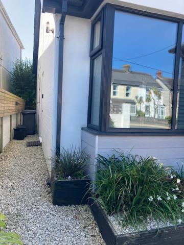 The Salt Box- Lovely Refurbished Annexe, Free Parking, Walk To Porth Beach. Saint Columb Minor Esterno foto